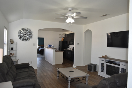 Move-in Ready 3 bed 2 bath Home in Gainesville Texas For Sale - image 26