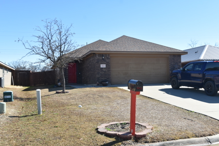 Move-in Ready 3 bed 2 bath Home in Gainesville Texas For Sale - image 1