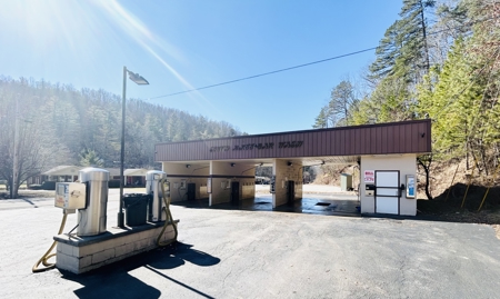 3 Bay Car Wash - High Visibility US-421, McKee, KY - image 1