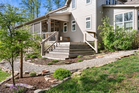 5-Acre Williamson County Home with Creek, Barn & Greenhouse - image 48
