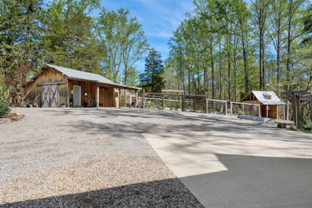 5-Acre Williamson County Home with Creek, Barn & Greenhouse - image 41