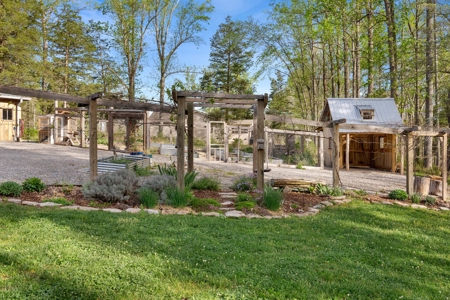 5-Acre Williamson County Home with Creek, Barn & Greenhouse - image 40