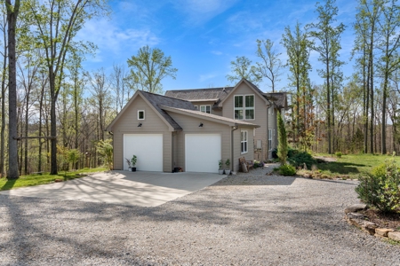 5-Acre Williamson County Home with Creek, Barn & Greenhouse - image 39