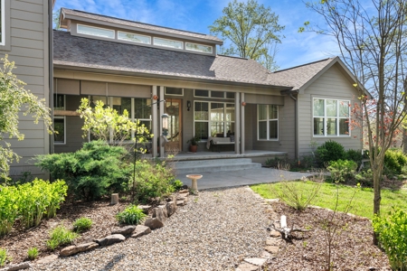 5-Acre Williamson County Home with Creek, Barn & Greenhouse - image 33