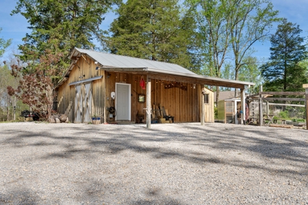 5-Acre Williamson County Home with Creek, Barn & Greenhouse - image 43