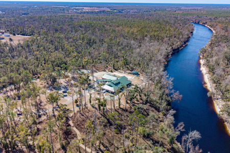 Renovated 2,000+ SF Brick Home for Sale in Live Oak, Florida - image 2