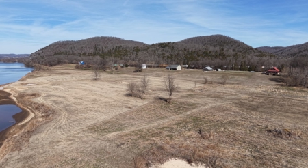 Riverfront Home And Land For Sale In Arkansas - image 4