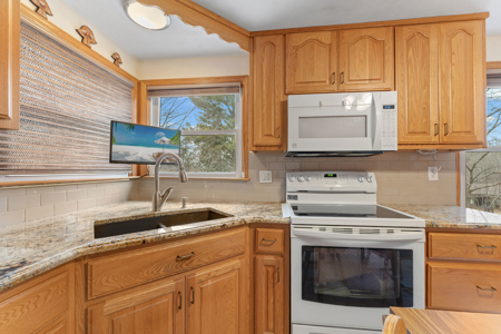 Richland Center Ranch Home For Sale - image 5