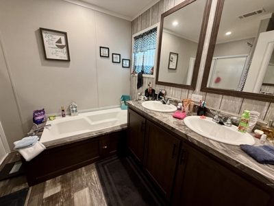 Country Home on 2 ac in East Texas, Metal Shop and Covered Porch - image 9