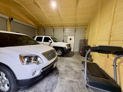 Country Home on 2 ac in East Texas, Metal Shop and Covered Porch - image 20