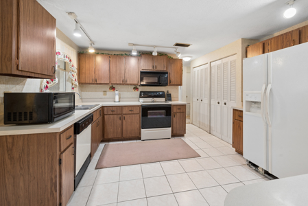 Spacious Living in Williston Highlands – 4,000+ Sq Ft - image 20