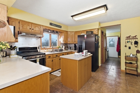 Horse Farm or Cattle Ranch on 50 Acres with all Brick Home - image 10