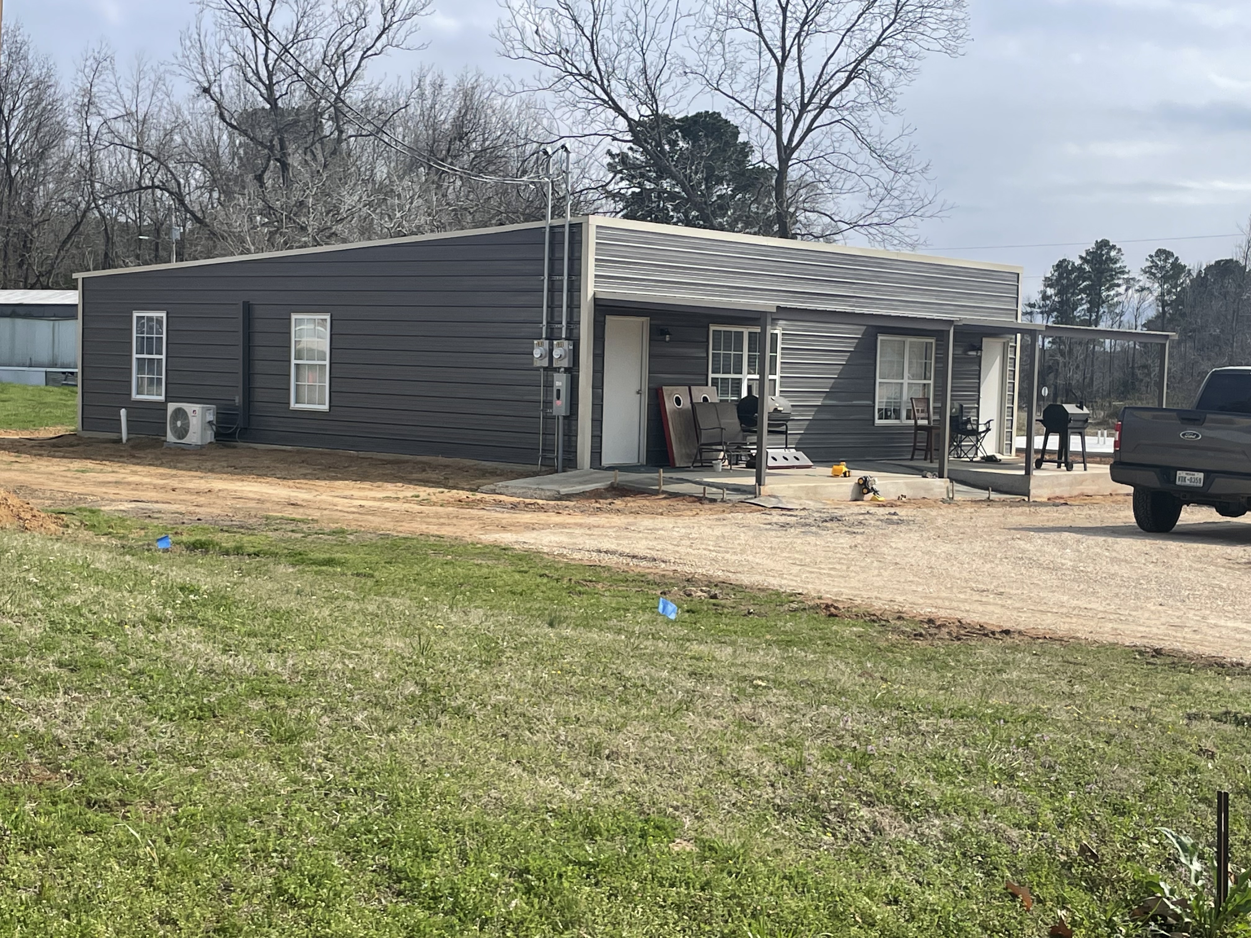 Modern 2025 duplex in Bloomburg TX with two 800‑sf units, each 2 bed / 1 bath