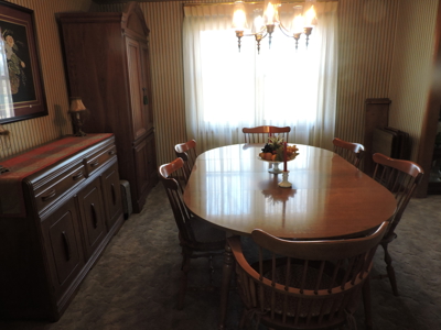 Stunning Hilltop Retreat 66 Acres Breathtaking Mountain VIEWS - image 19