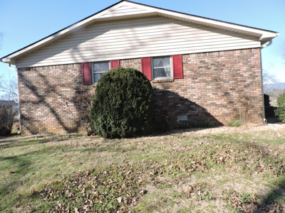 Stunning Hilltop Retreat 66 Acres Breathtaking Mountain VIEWS - image 12