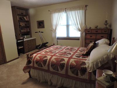 Stunning Hilltop Retreat 66 Acres Breathtaking Mountain VIEWS - image 28