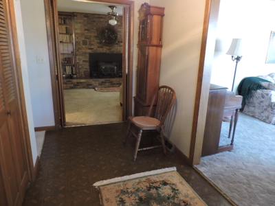 Stunning Hilltop Retreat 66 Acres Breathtaking Mountain VIEWS - image 24