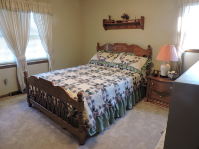 Stunning Hilltop Retreat 66 Acres Breathtaking Mountain VIEWS - image 30