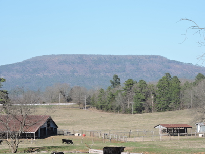 Stunning Hilltop Retreat 66 Acres Breathtaking Mountain VIEWS - image 7