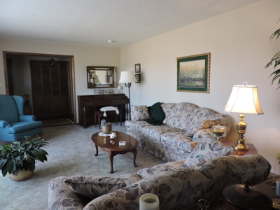 Stunning Hilltop Retreat 66 Acres Breathtaking Mountain VIEWS - image 25