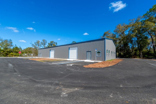 High-Visibility Commercial Warehouse on 1.5 Acres – Levy County