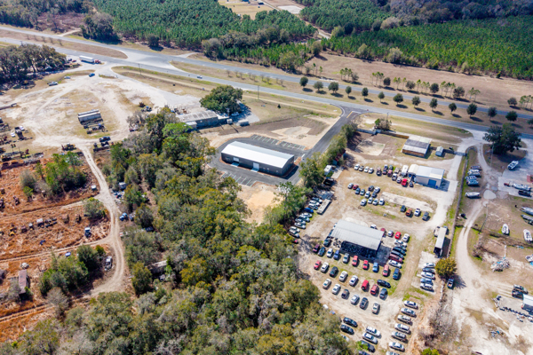 High-Visibility Commercial Warehouse on 1.5 Acres – Levy County