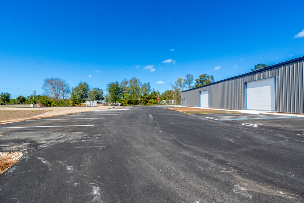 High-Visibility Commercial Warehouse on 1.5 Acres – Levy County
