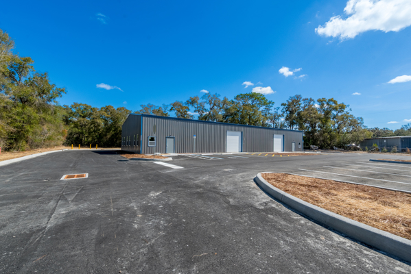 High-Visibility Commercial Warehouse on 1.5 Acres – Levy County