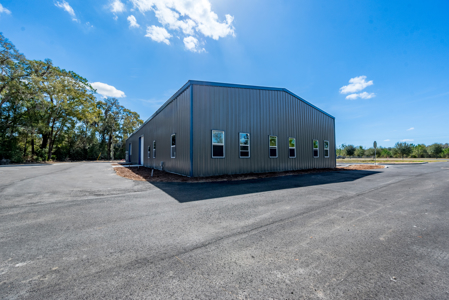 High-Visibility Commercial Warehouse on 1.5 Acres – Levy County - image 11
