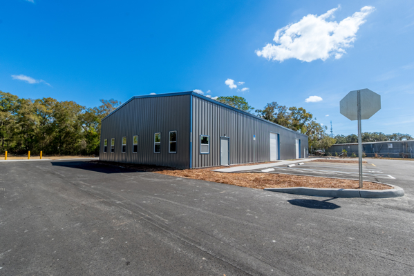 High-Visibility Commercial Warehouse on 1.5 Acres – Levy County