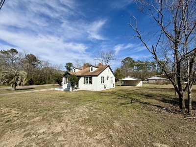 Renovated 4BR Home on 0.9 Acres in Dothan, AL - image 3