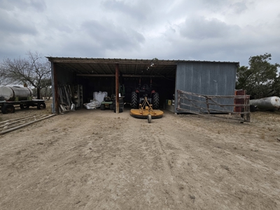 150 Acre, South Texas Turnkey Ranch - image 3
