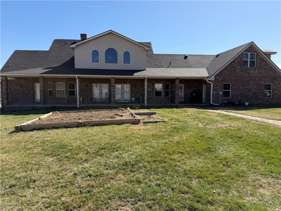 Private Ozark Estate with Spring-Fed Creek & Cattle Operation - image 2