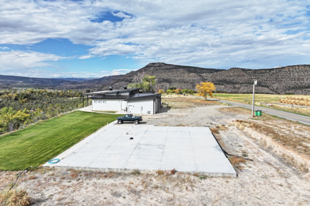 Luxury Home with Creek and Irrigation Near Powderhorn Ski Resort - image 32