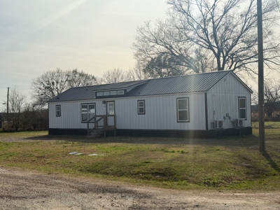 Prime Investment Opportunity – Three Newer Homes in De Kalb TX - image 3