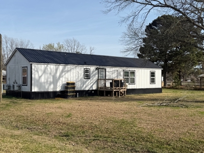 Prime Investment Opportunity – Three Newer Homes in De Kalb TX - image 2