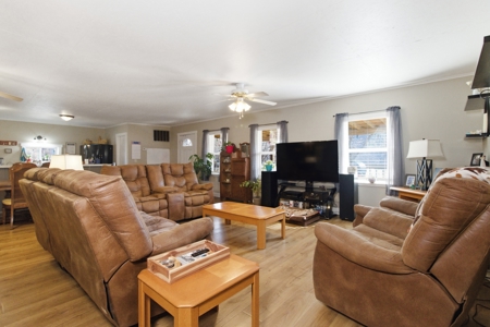 Investment Opportunity in Gainesville MO Ozarks 4 Bed 4 Bath - image 3