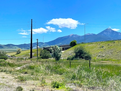 Land For Sale in Livingston, Montana - Prime Location! - image 9