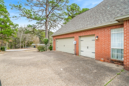 Golf Course Home in Holly Lake Ranch, Texas For Sale - image 37