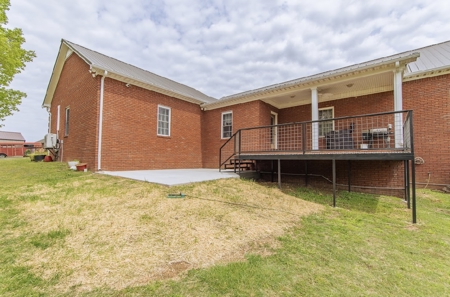 Country Home with acreage, no restrictions, close to town - image 12