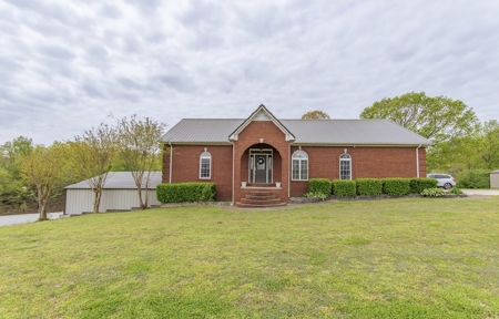 Country Home with acreage, no restrictions, close to town - image 1
