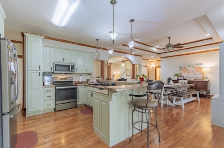 Country Home with acreage, no restrictions, close to town - image 26