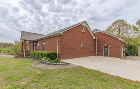 Country Home with acreage, no restrictions, close to town - image 19