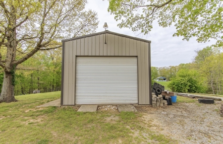 Country Home with acreage, no restrictions, close to town - image 17