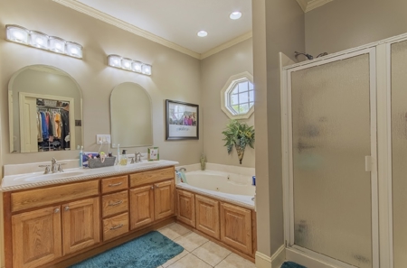 Country Home with acreage, no restrictions, close to town - image 36