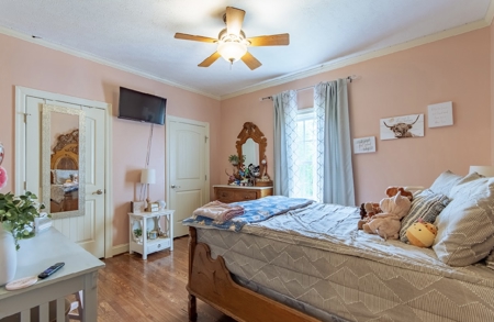 Country Home with acreage, no restrictions, close to town - image 42