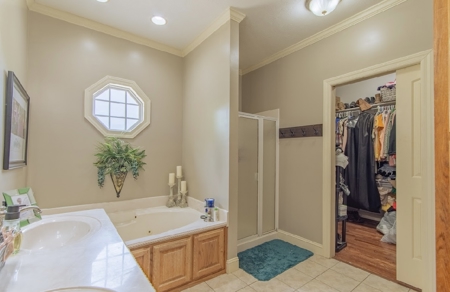 Country Home with acreage, no restrictions, close to town - image 38