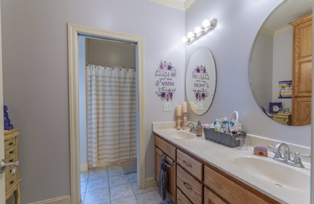 Country Home with acreage, no restrictions, close to town - image 44