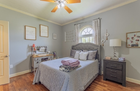 Country Home with acreage, no restrictions, close to town - image 43