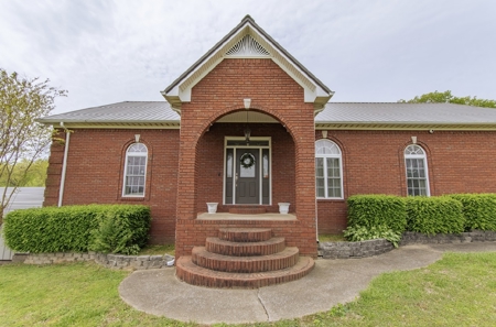 Country Home with acreage, no restrictions, close to town - image 2